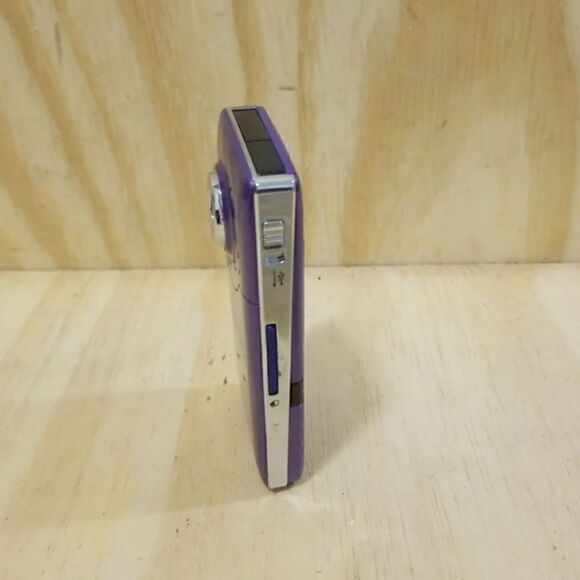 Vivitar Digital Camcorder 880HD 4x Digital Zoom - Picture 2 of 5